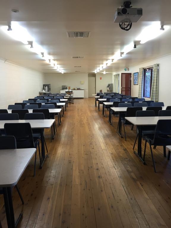 Aussie Cabins Hotel Dubbo Bagian luar foto