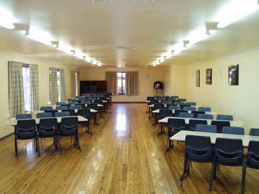 Aussie Cabins Hotel Dubbo Bagian luar foto