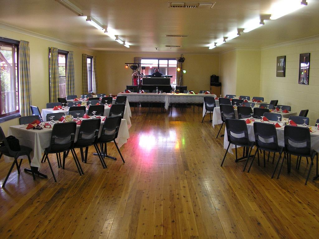 Aussie Cabins Hotel Dubbo Bagian luar foto