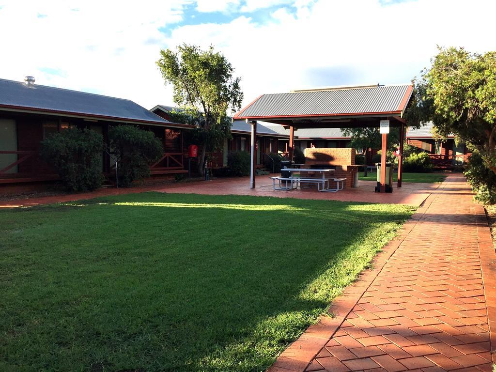 Aussie Cabins Hotel Dubbo Bagian luar foto