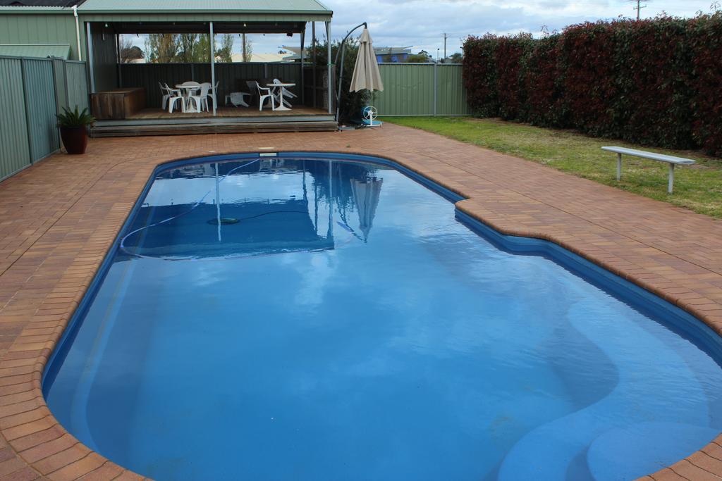 Aussie Cabins Hotel Dubbo Bagian luar foto
